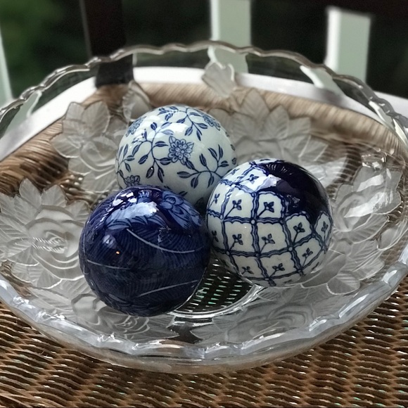 Vintage blue & white ceramic chinoiserie orbs - set of 3 - grandmillennial - Picture 3 of 7